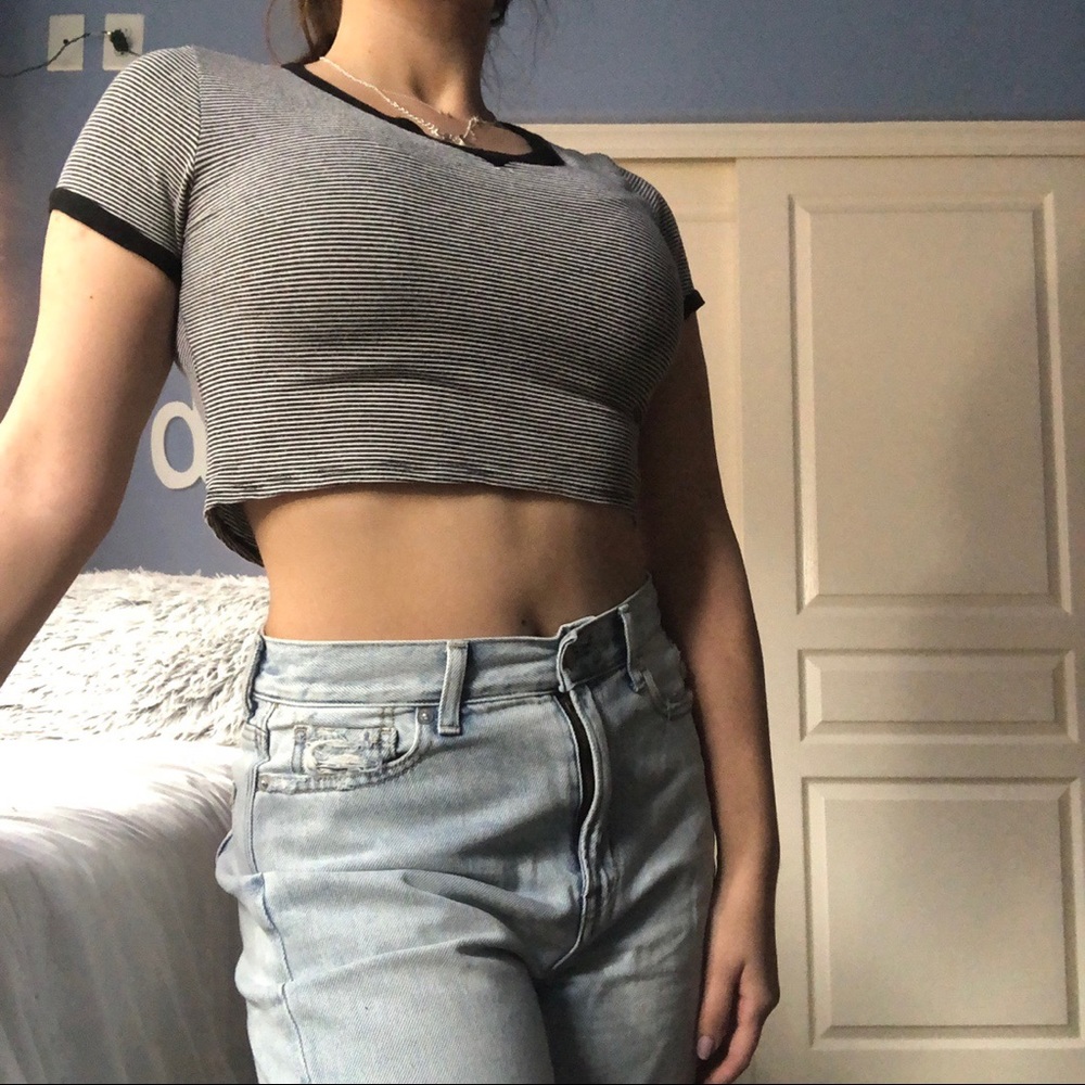 CROPPED TEE